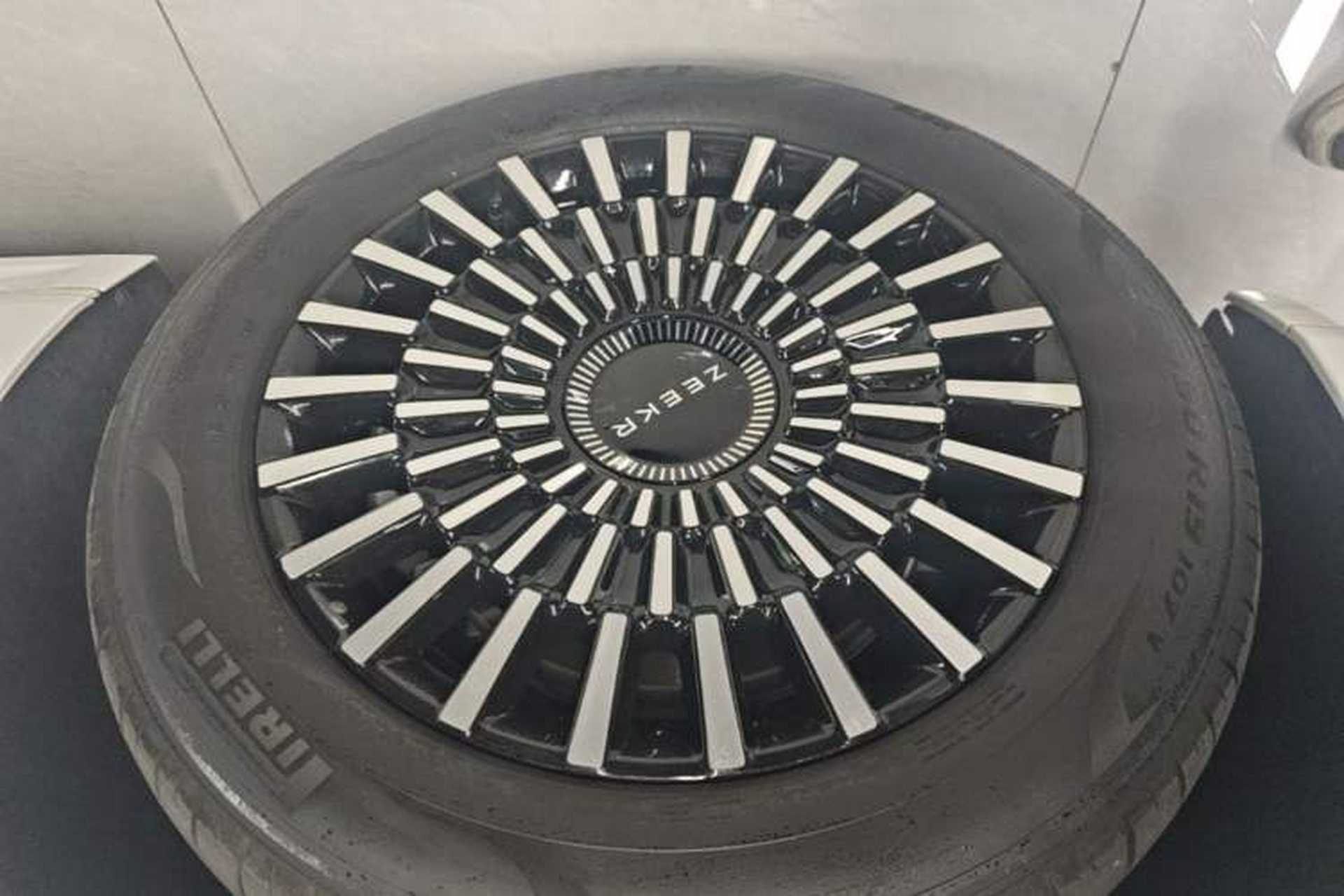 Used Zeekr 009 2024 Six-Seat Executive Version 4WD 108 kWh Left Front Wheel Hub