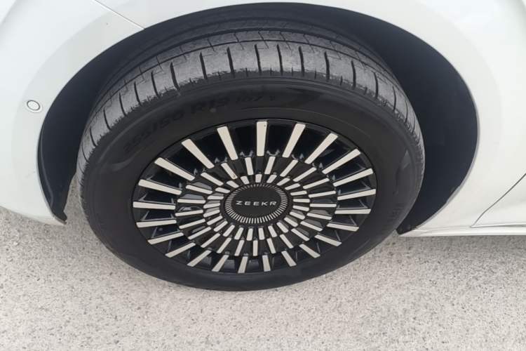 Used Zeekr 009 2024 Six-Seat Executive Version 4WD 140 kWh Left Front Wheel Hub
