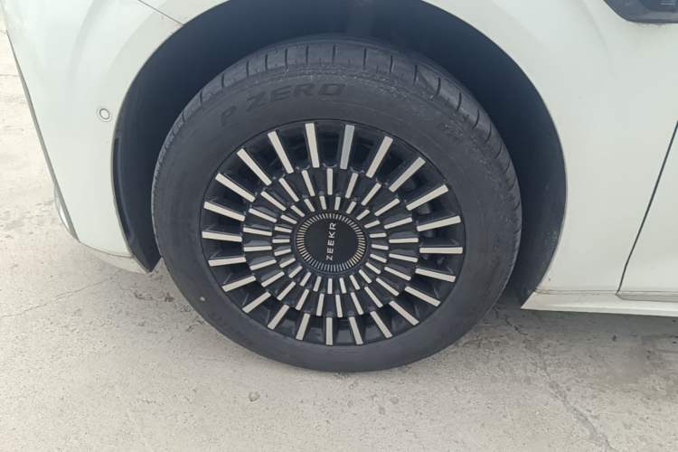 Used Zeekr 009 2024 Six-Seat Executive Version 4WD 108 kWh Left Front Wheel Hub