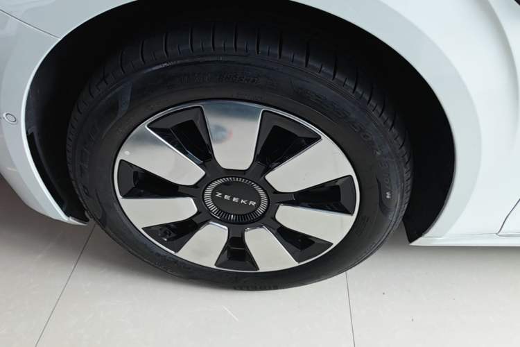 Used Zeekr 009 2024 Six-Seat Executive Version 4WD 108 kWh Left Front Wheel Hub