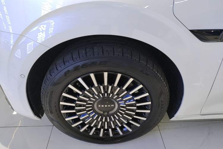 Used Zeekr 009 2024 Six-Seat Executive Version 4WD 108 kWh Left Front Wheel Hub
