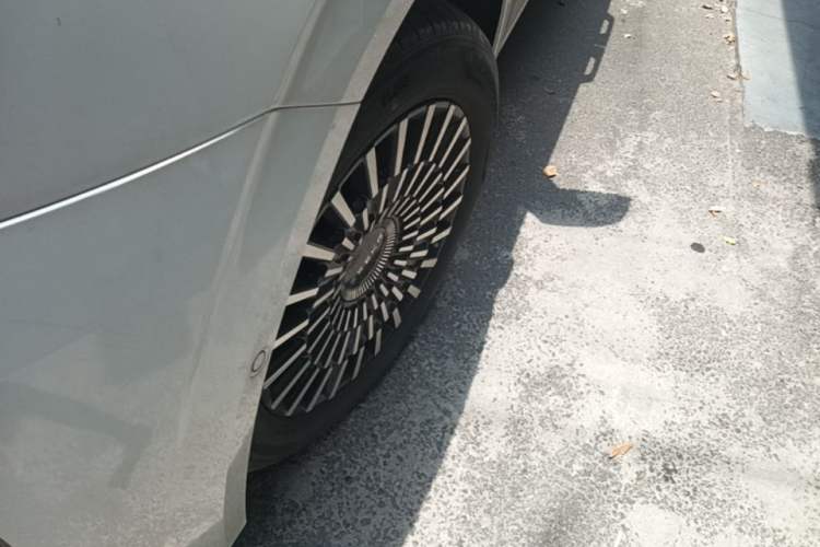 Used Zeekr 009 2024 Six-Seat Executive Version 4WD 108 kWh Left Front Wheel Hub