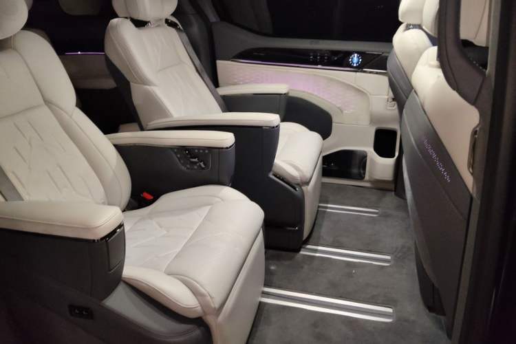 Used Zeekr 009 2024 7-Seater Aisle Version 108 kWh Left Rear Seat