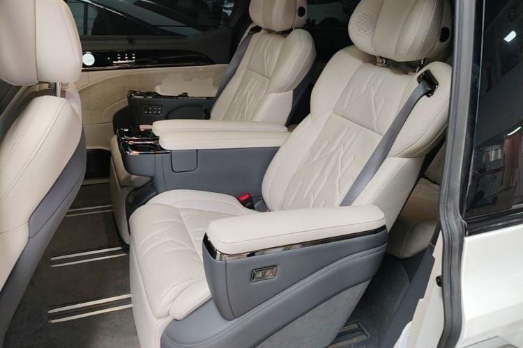 Used Zeekr 009 2024 Six-Seat Executive Version 4WD 108 kWh Left Rear Seat