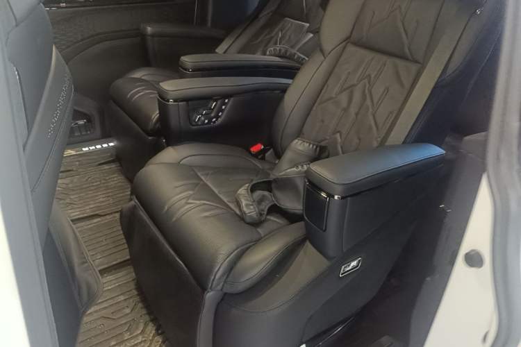 Used Zeekr 009 2024 7-Seater Aisle Version 108 kWh Left Rear Seat
