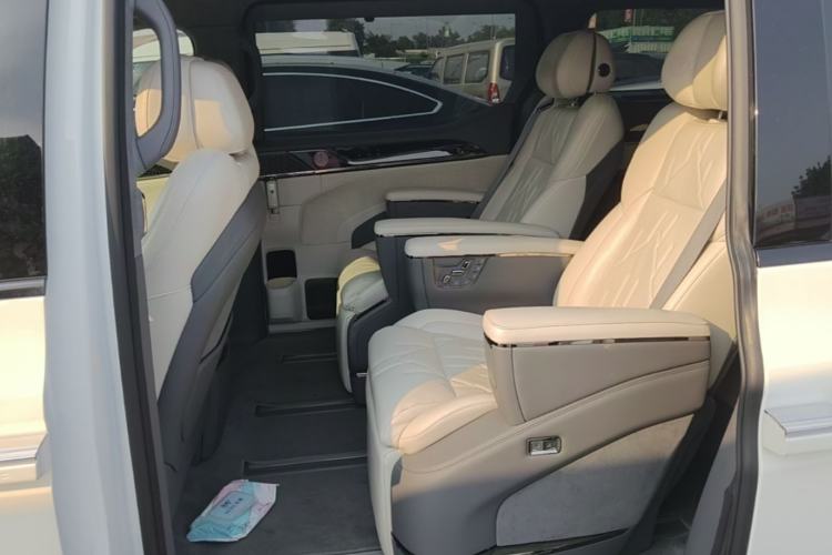 Used Zeekr 009 2024 7-Seater Walk-Through Version Four-Wheel Drive 108 kWh Left Rear Seat