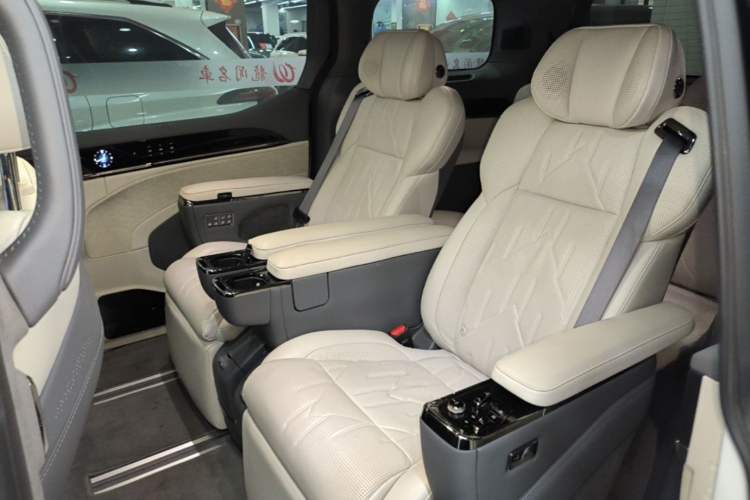 Used Zeekr 009 2024 Six-Seat Executive Version 4WD 108 kWh Left Rear Seat