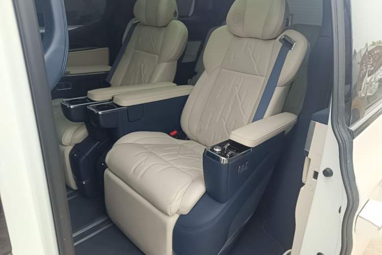 Used Zeekr 009 2024 Six-Seat Executive Version 4WD 108 kWh Left Rear Seat