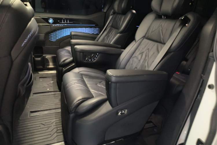 Used Zeekr 009 2024 7-Seater Aisle Version 108 kWh Left Rear Seat