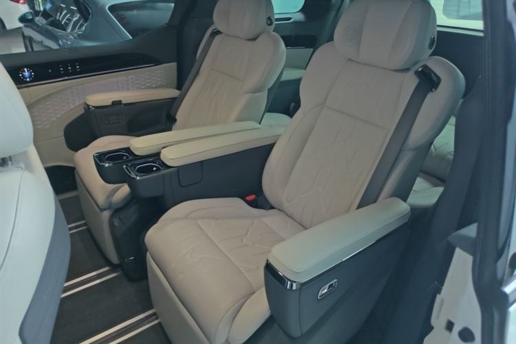 Used Zeekr 009 2024 Six-Seat Executive Version 4WD 108 kWh Left Rear Seat