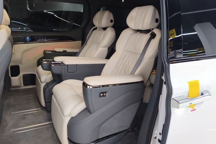 Used Zeekr 009 2024 Six-Seat Executive Version 4WD 108 kWh Left Rear Seat