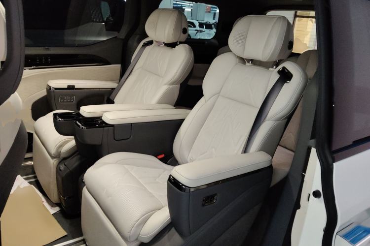 Used Zeekr 009 2024 Six-Seat Executive Version 4WD 108 kWh Left Rear Seat
