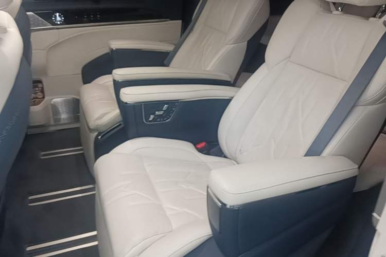 Used Zeekr 009 2024 7-Seater Aisle Version 108 kWh Left Rear Seat