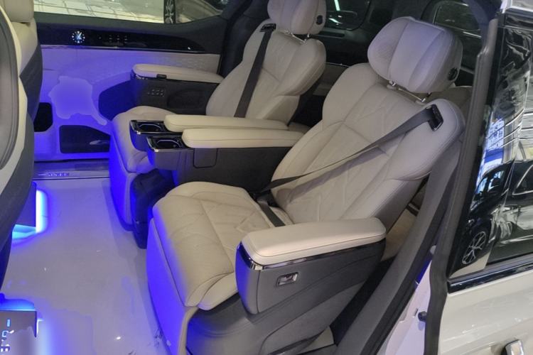 Used Zeekr 009 2024 Six-Seat Executive Version 4WD 108 kWh Left Rear Seat