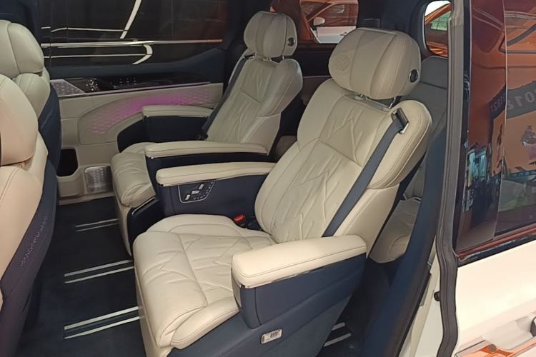 Used Zeekr 009 2024 7-Seater Walk-Through Version Four-Wheel Drive 108 kWh Left Rear Seat