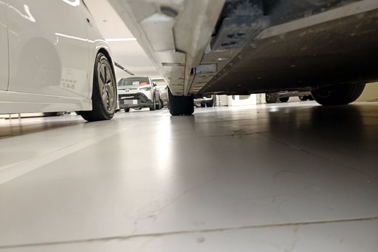 Used Zeekr 009 2024 7-Seater Aisle Version 108 kWh Left Side Sill