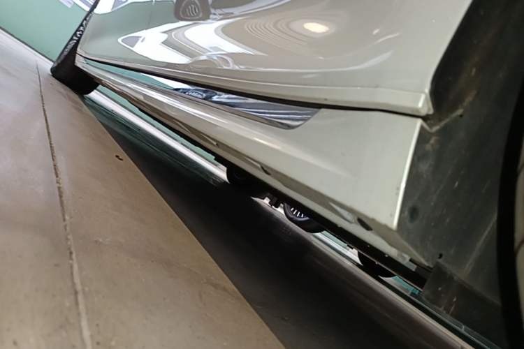 Used Zeekr 009 2024 7-Seater Walk-Through Version Four-Wheel Drive 108 kWh Left Side Sill