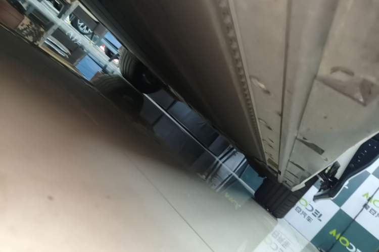 Used Zeekr 009 2024 Six-Seat Executive Version 4WD 140 kWh Left Side Sill