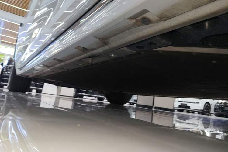 Used Zeekr 009 2024 7-Seater Walk-Through Version Four-Wheel Drive 108 kWh Left Side Sill
