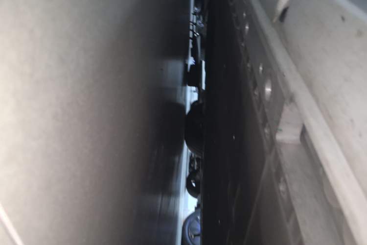 Used Zeekr 009 2024 Six-Seat Executive Version 4WD 108 kWh Left Side Sill