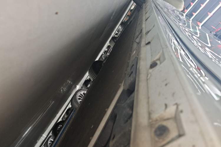 Used Zeekr 009 2024 Six-Seat Executive Version 4WD 108 kWh Left Side Sill