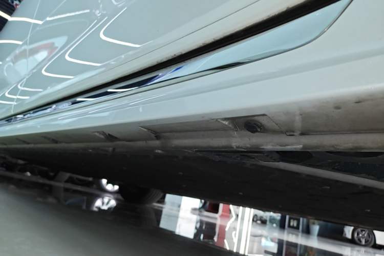 Used Zeekr 009 2024 Six-Seat Executive Version 4WD 108 kWh Left Side Sill