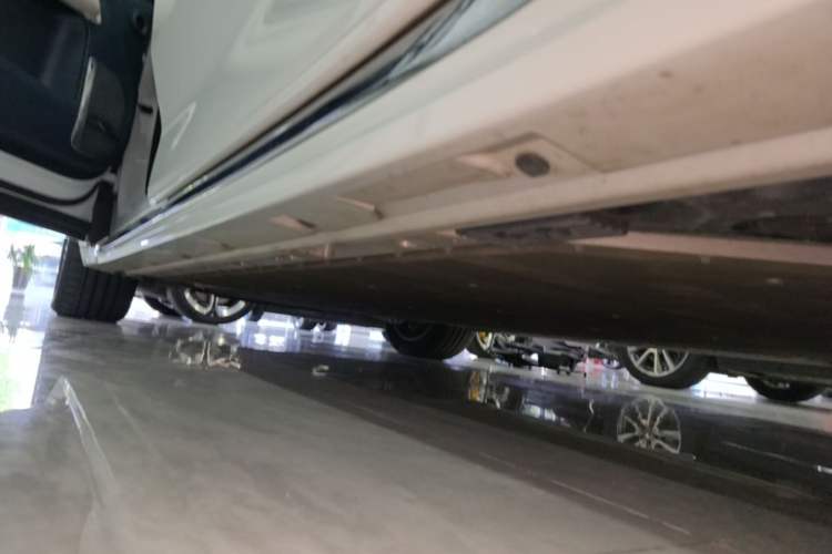 Used Zeekr 009 2024 7-Seater Walk-Through Version Four-Wheel Drive 108 kWh Left Side Sill