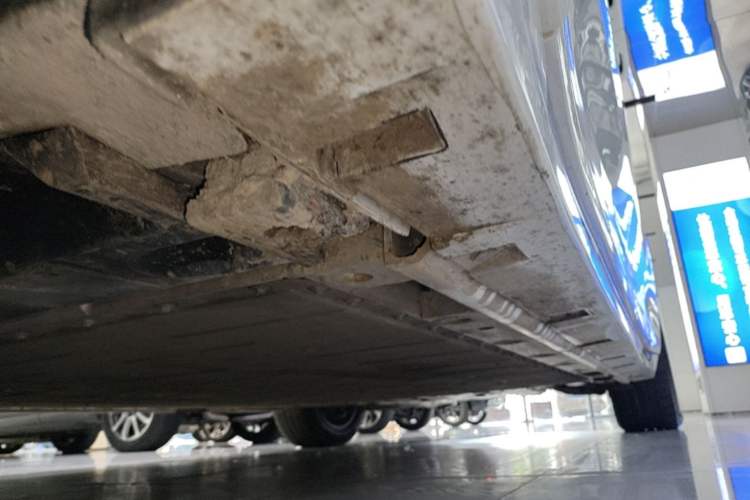 Used Zeekr 009 2024 Six-Seat Executive Version 4WD 108 kWh Left Side Sill