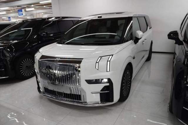 Used Zeekr 009 2024 7-Seater Walk-Through Version Four-Wheel Drive 108 kWh