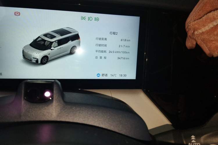 Used Zeekr 009 2024 Six-Seat Executive Version 4WD 108 kWh Odometer Close Up