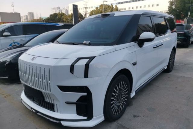 Used Zeekr 009 2024 7-Seater Aisle Version 108 kWh