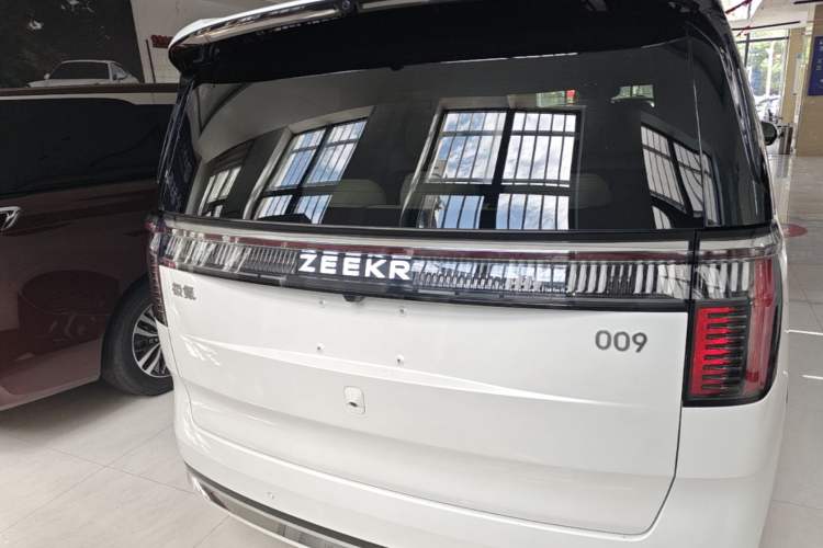 Used Zeekr 009 2024 7-Seater Walk-Through Version Four-Wheel Drive 108 kWh Rear