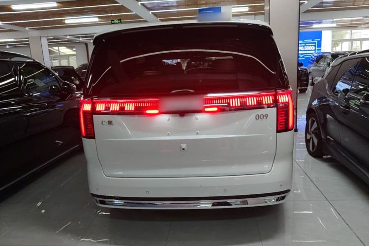 Used Zeekr 009 2024 7-Seater Walk-Through Version Four-Wheel Drive 108 kWh Rear