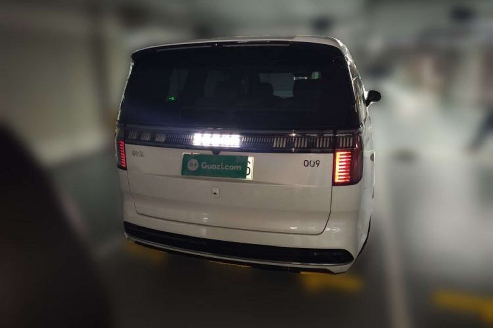 Used Zeekr 009 2024 7-Seater Walk-Through Version Four-Wheel Drive 108 kWh Rear