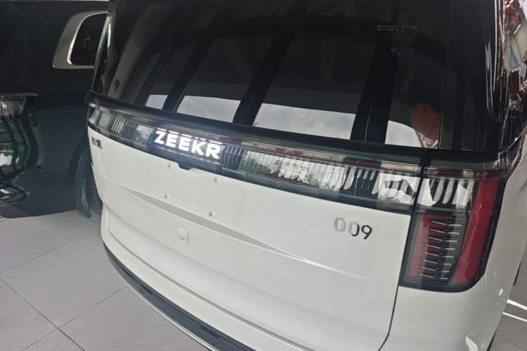 Used Zeekr 009 2024 Six-Seat Executive Version 4WD 108 kWh Rear