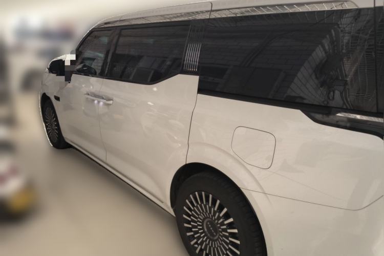 Used Zeekr 009 2024 7-Seater Walk-Through Version Four-Wheel Drive 108 kWh Rear Left 45 Deg