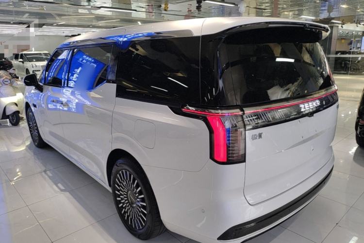 Used Zeekr 009 2024 Six-Seat Executive Version 4WD 108 kWh Rear Left 45 Deg