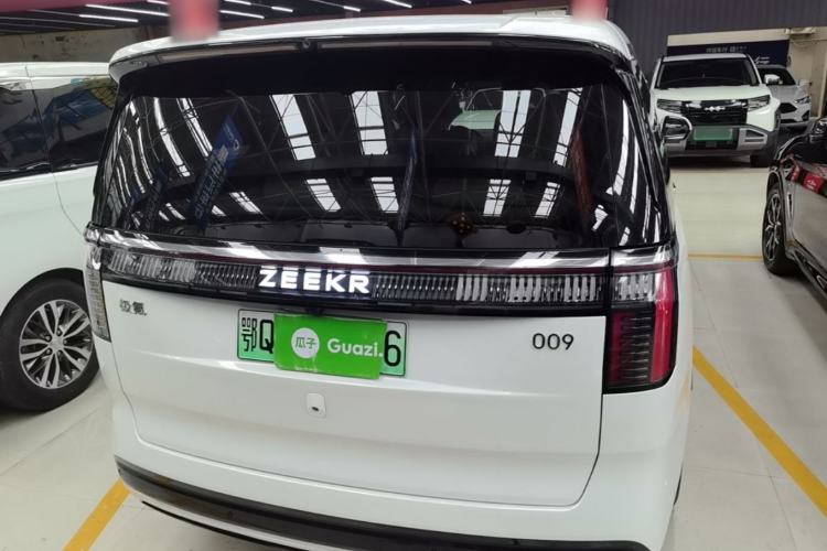 Used Zeekr 009 2024 Six-Seat Executive Version 4WD 108 kWh Rear Right 45 Deg