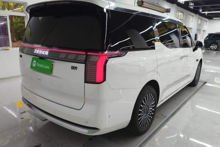 Used Zeekr 009 2024 Six-Seat Executive Version 4WD 108 kWh Rear Right 45 Deg