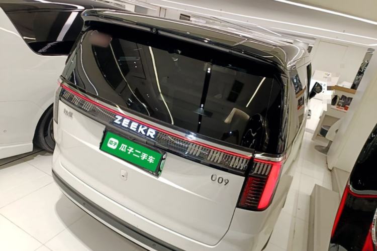 Used Zeekr 009 2024 7-Seater Aisle Version 108 kWh Rear Right 45 Deg