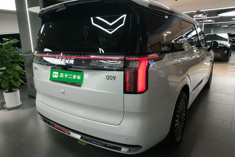 Used Zeekr 009 2024 Six-Seat Executive Version 4WD 108 kWh Rear Right 45 Deg