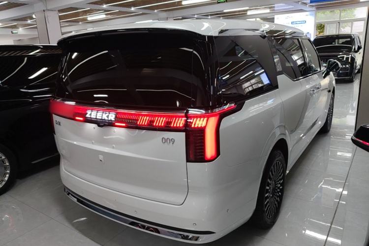 Used Zeekr 009 2024 7-Seater Walk-Through Version Four-Wheel Drive 108 kWh Rear Right 45 Deg