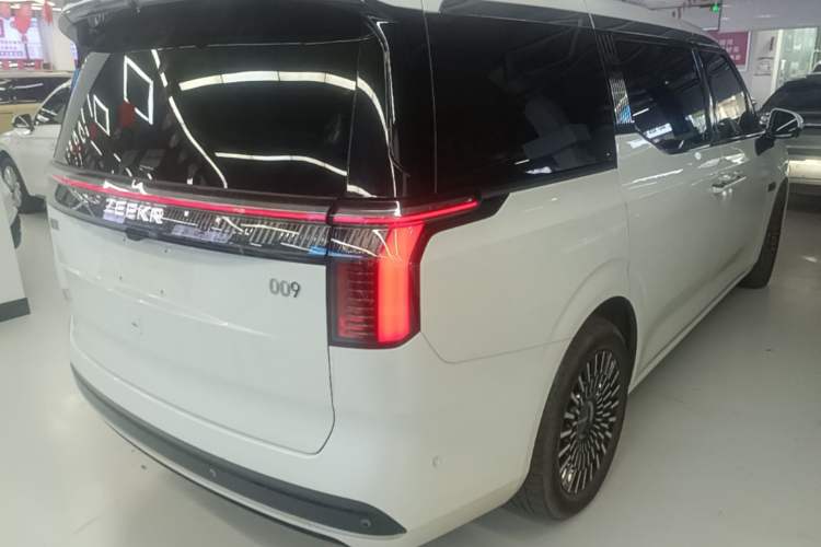 Used Zeekr 009 2024 7-Seater Aisle Version 108 kWh Rear Right 45 Deg