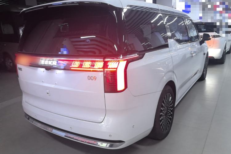 Used Zeekr 009 2024 Six-Seat Executive Version 4WD 108 kWh Rear Right 45 Deg