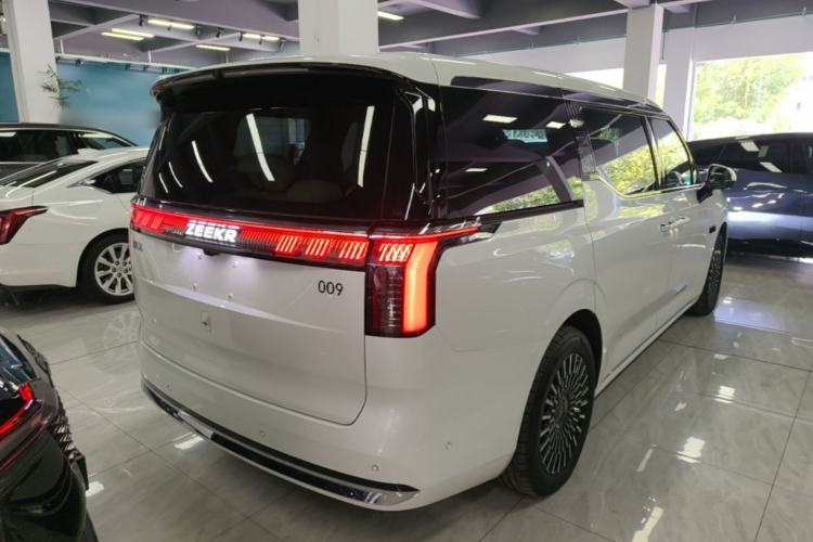 Used Zeekr 009 2024 7-Seater Walk-Through Version Four-Wheel Drive 108 kWh Rear Right 45 Deg