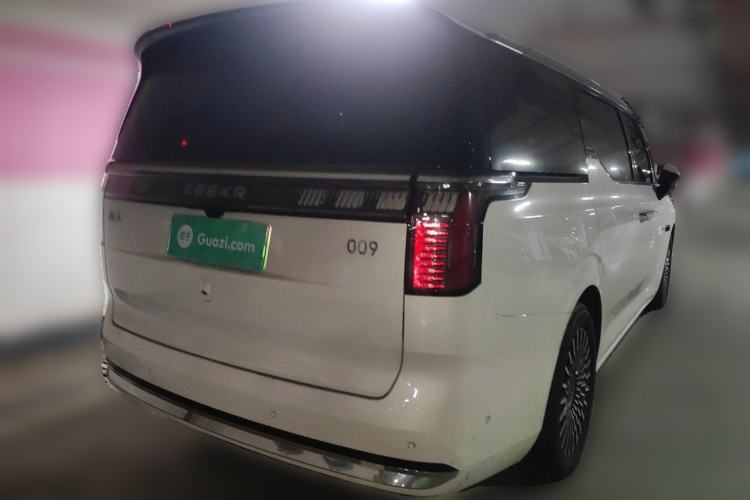 Used Zeekr 009 2024 7-Seater Aisle Version 108 kWh Rear Right 45 Deg