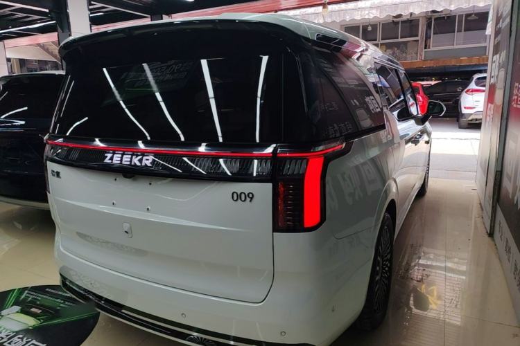 Used Zeekr 009 2024 Six-Seat Executive Version 4WD 108 kWh Rear Right 45 Deg