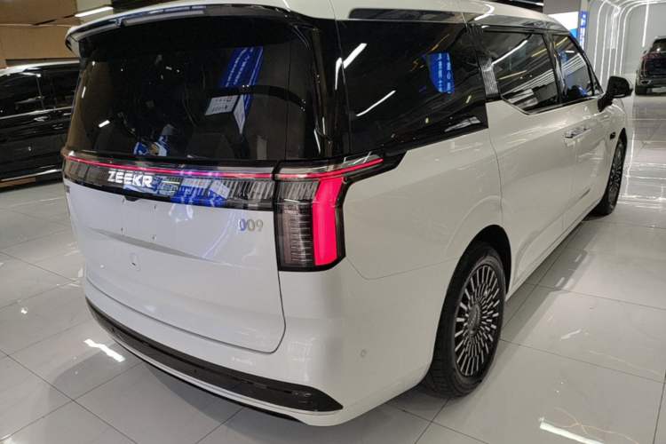 Used Zeekr 009 2024 Six-Seat Executive Version 4WD 108 kWh Rear Right 45 Deg