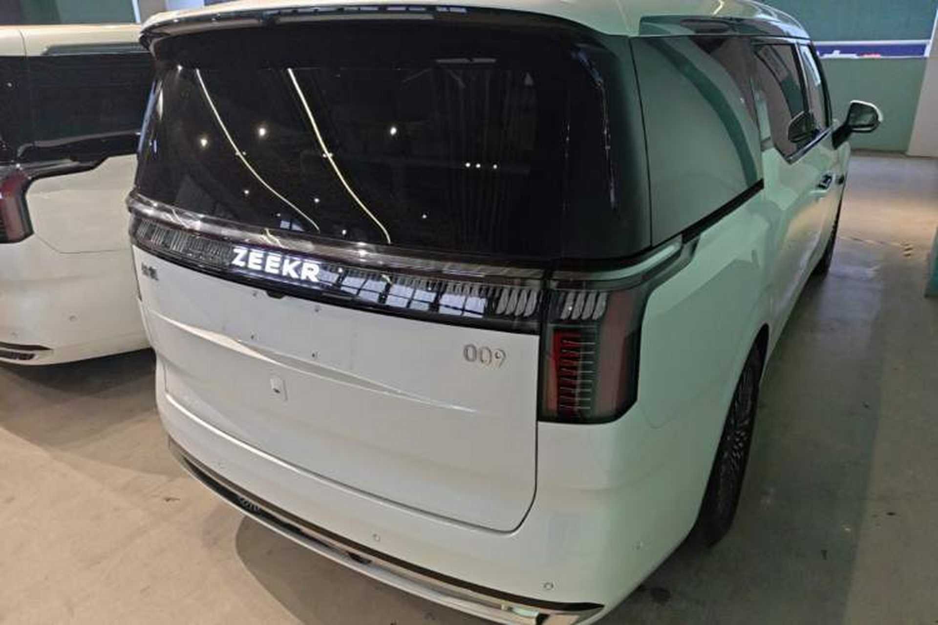 Used Zeekr 009 2024 7-Seater Walk-Through Version Four-Wheel Drive 108 kWh Rear Right 45 Deg