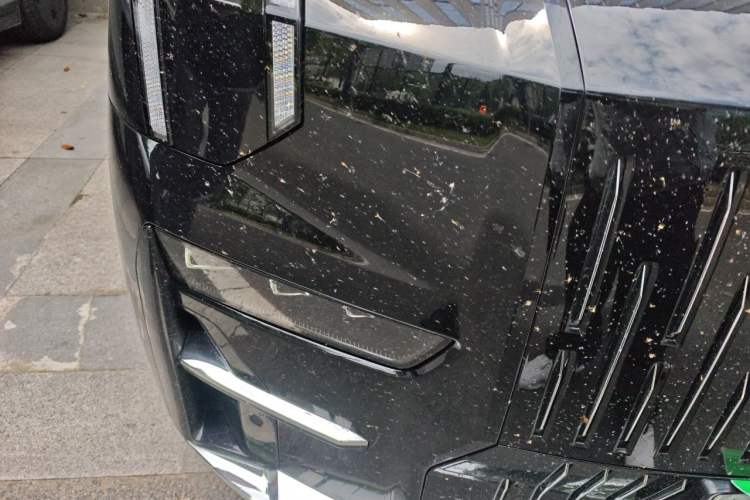 Used Zeekr 009 2024 7-Seater Walk-Through Version Four-Wheel Drive 108 kWh Right Front Headlight